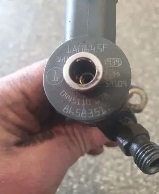 Volvo V70 Fuel injector 0445110078 8658351