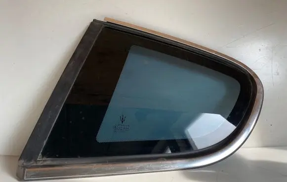 Maserati GranTurismo Rear side window 43R001582 E000228 DOT682M3240AS2