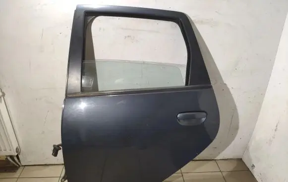 Mitsubishi Colt Rear door