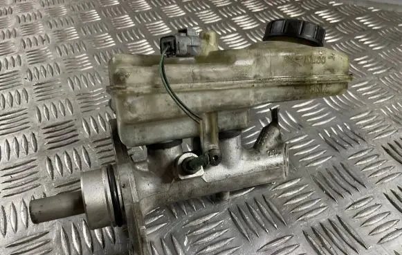 Master brake cylinder
