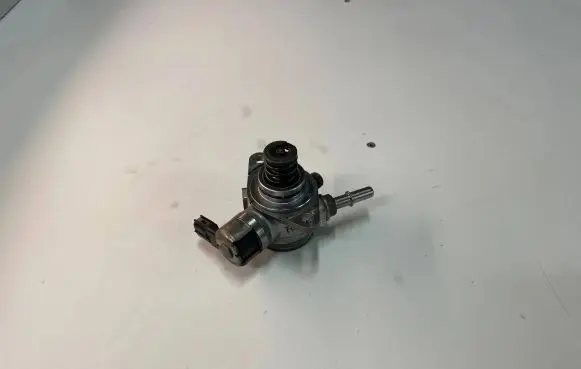 Ford Focus Fuel injection high pressure pump CM5E9D376CB