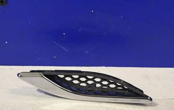 Maserati Ghibli Fender grill 670028906