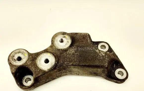 Opel Mokka Engine mounting bracket 96983901