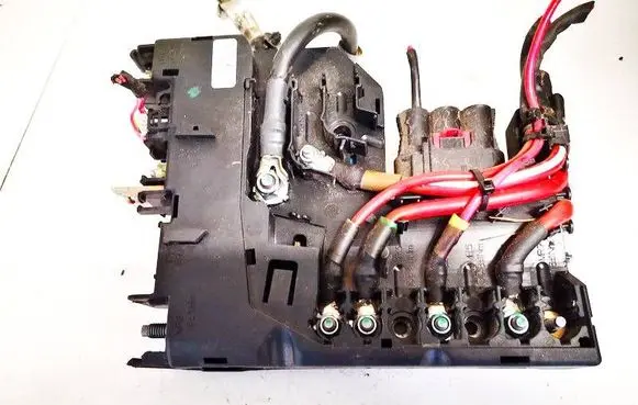 Mercedes-Benz C AMG W204 Fuse box set a2075401550