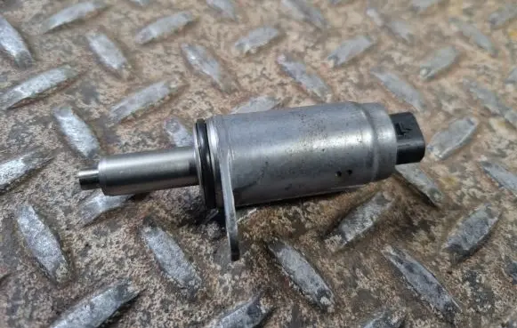 Audi Q5 SQ5 Camshaft vanos timing valve 06E103697