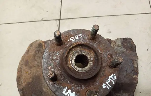 Mitsubishi Outlander Front wheel hub spindle knuckle