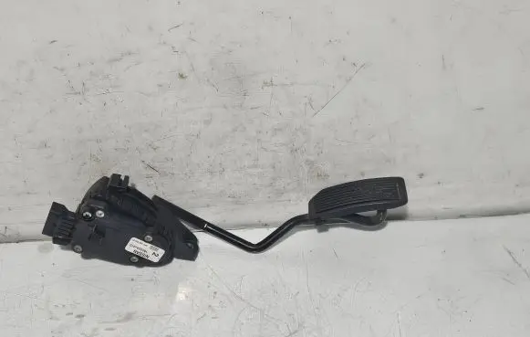 Nissan Primera Accelerator throttle pedal 18002AU410