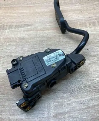 Ford Galaxy Accelerator throttle pedal 7M1721603A 98VW9F836AB