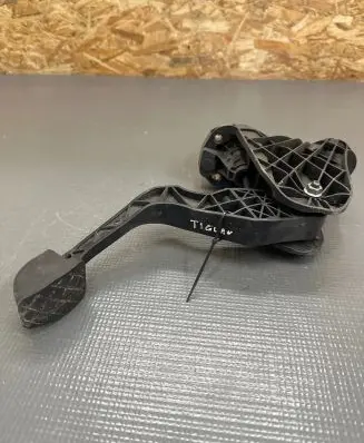 Volkswagen Tiguan Brake pedal 3C2721059BJ 370050103 10112008