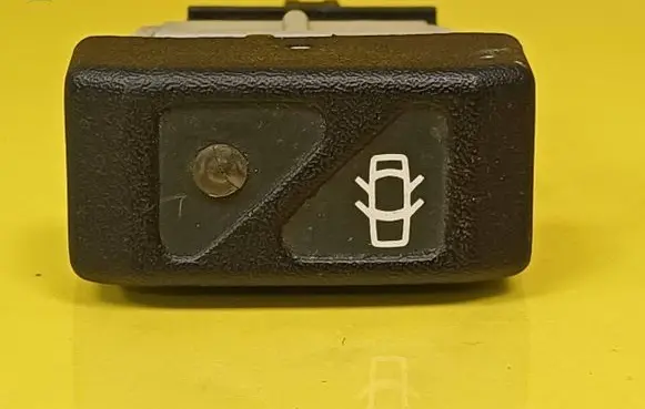 Renault Clio I Central locking switch button 845430