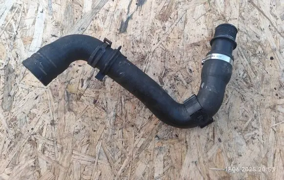 Engine coolant pipe/hose