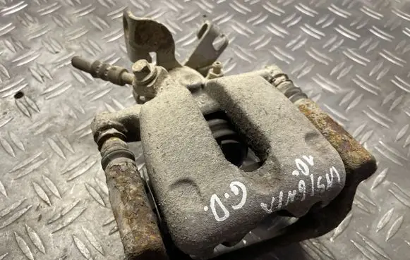 Opel Insignia A Rear brake caliper