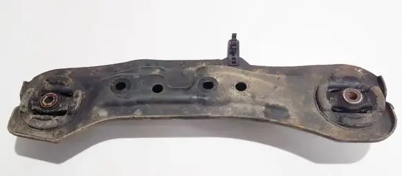 Honda CR-V Engine mount bracket