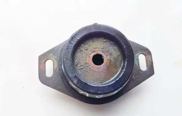 Citroen Xsara Engine mount bracket