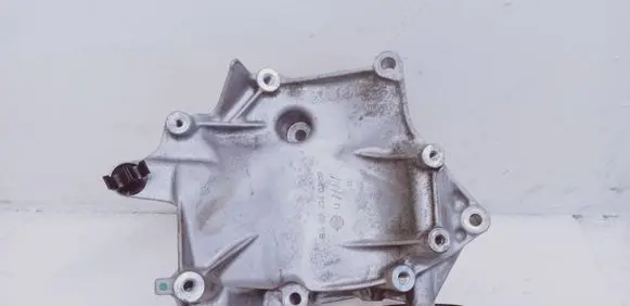 Mercedes-Benz C W205 Generator/alternator bracket A6512340339