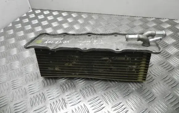 Volkswagen Golf Sportsvan Intercooler radiator 04E145749B VD17224 DEFEKTAS