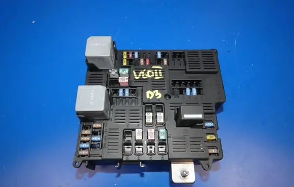Volvo V60 Fuse module 31473770 18136