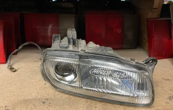 Mazda 323 F Headlight/headlamp 11061708