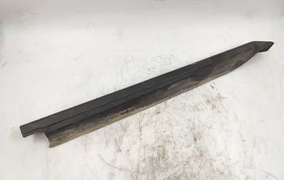 Other sill/pillar trim element