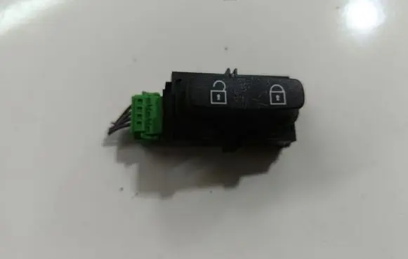 Volvo S80 Central locking switch button 30710475