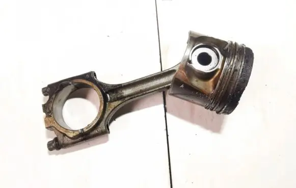 Volvo S60 Piston with connecting rod