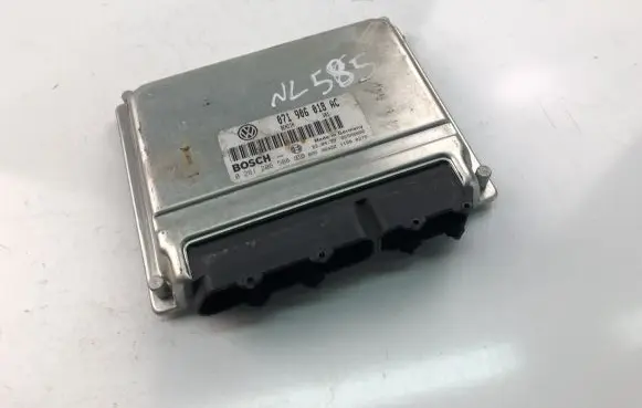 Volkswagen PASSAT B5.5 Engine control unit/module 071906018AC