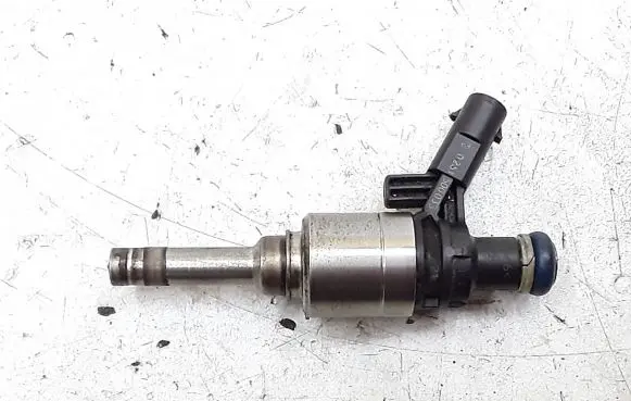 Audi A3 S3 8P Fuel injector