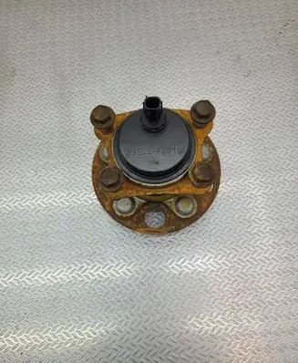 Toyota Yaris XP210 Rear wheel hub 89544F4010