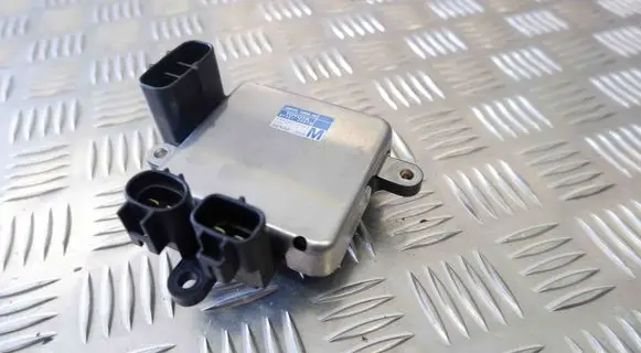 Lexus GS 300 350 430 450H Coolant fan relay 4993003300 8925730070