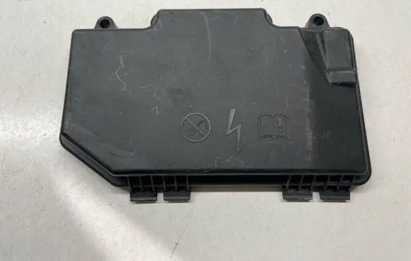 Mercedes-Benz S W222 Fuse box cover A2225404319 2225404319