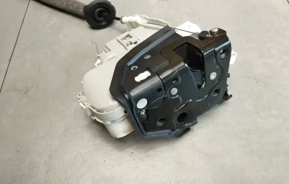 Audi A6 S6 C7 4G Front door lock 8J1837015E