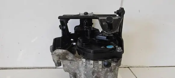 Volvo C30 Fuel filter housing AV6Q9180AF