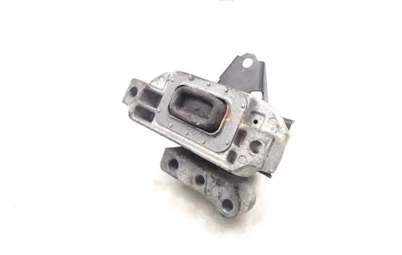 Mitsubishi Outlander Engine mount bracket