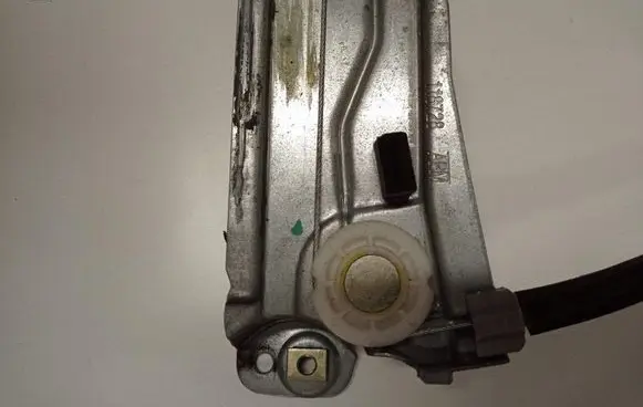 Renault Clio III Front door window regulator with motor 400587