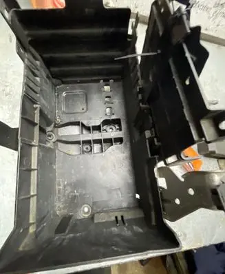 Opel Cascada Battery box tray 13284547 2545