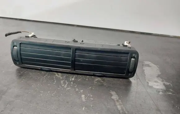 Volkswagen PASSAT B5 Dash center air vent grill 3B0819728D