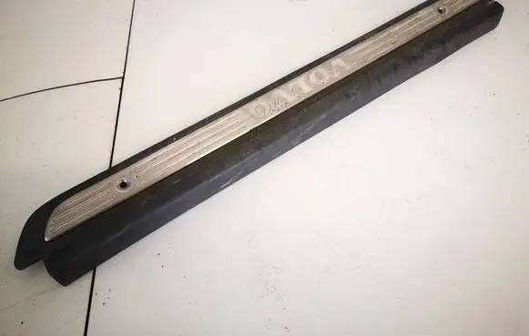 Front sill trim cover