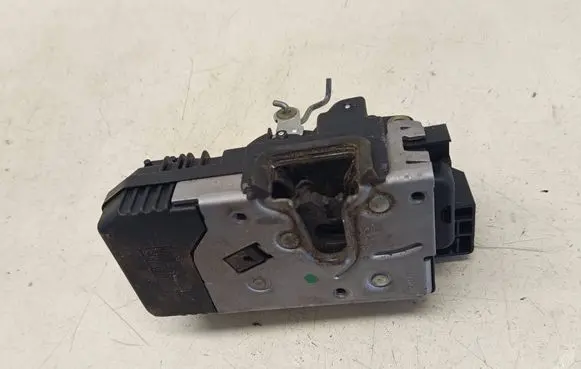 Opel Vivaro Loading door lock 905033916R 93867687 40817212