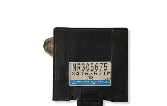 Mitsubishi Pajero Door central lock control unit/module MR305675