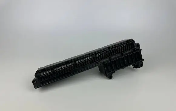 BMW 5 E60 E61 Fuse module 6957330 695733002