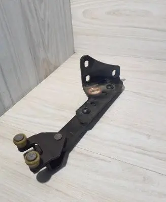 Citroen Jumpy Sliding door lower roller guide/hinge 98080758