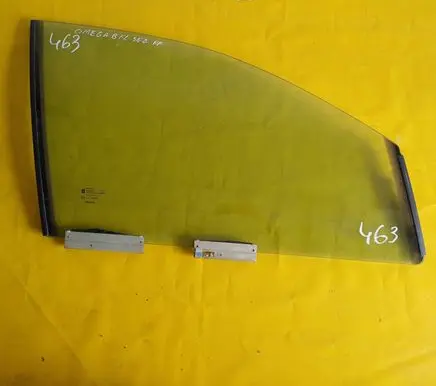 Opel Omega B2 Front door window glass four-door
