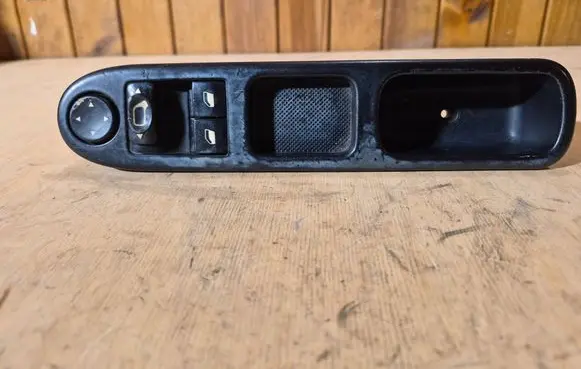 Peugeot 307 Electric window control switch 96351622XT
