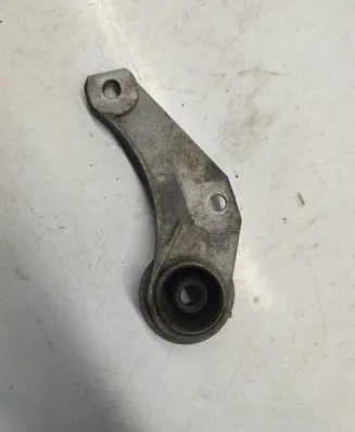 Chevrolet Camaro Muffler mount bracket/holder 23200936