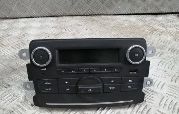 Dacia Sandero Radio/CD/DVD/GPS head unit 281155972R R013X07 60GAH6L0234