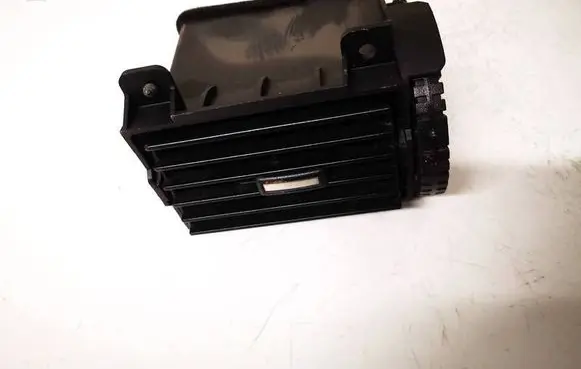 Nissan X-Trail T30 Dash center air vent grill 687608h300 e568-5161-100