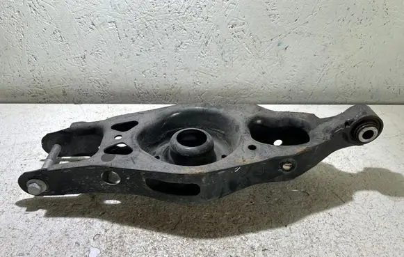 Dodge Challenger Rear upper control arm/wishbone