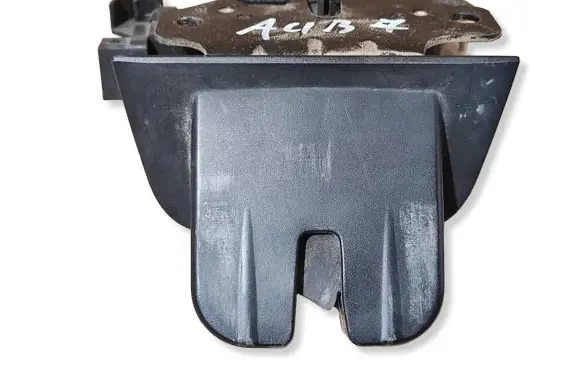 Audi A4 S4 B7 8E 8H Tailgate/trunk/boot lock/catch/latch 8P4827505C