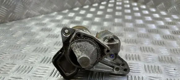 Dacia Sandero Starter motor 233000779