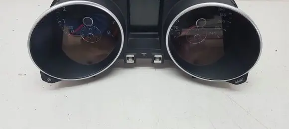 Volkswagen Golf VI Speedometer (instrument cluster) 5K0920871